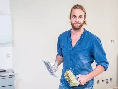 Stuccen met Koos van Gyproc hij legt je alles uit hoe je vlak en glad jouw wand stuct