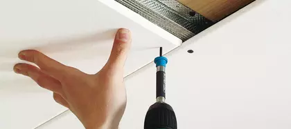 Beplaten van een plafond met rachels