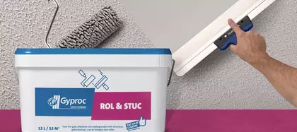 Wanden met structuur gladmaken