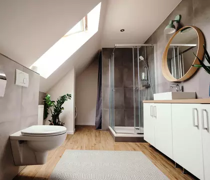 badkamer met voorzetwand