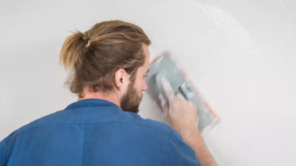 Stap 6 - Wand Stucen - Sponzen van de gestucte wand